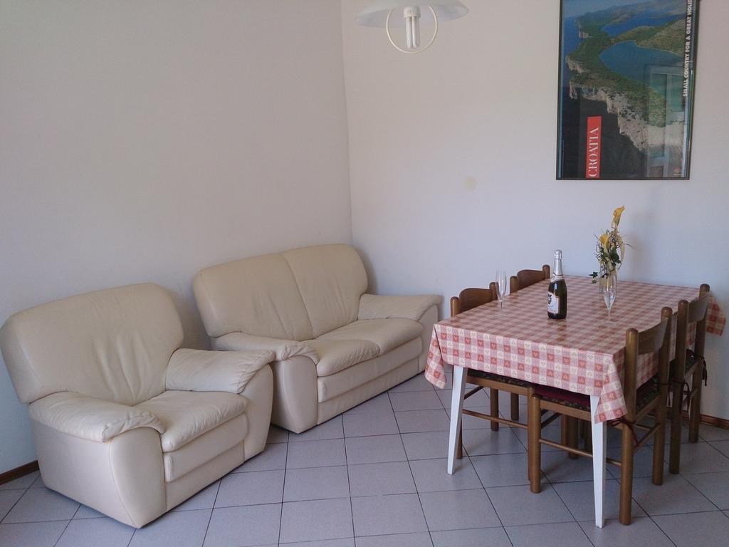 Apartments Valentino Supetarska Draga Szoba fotó